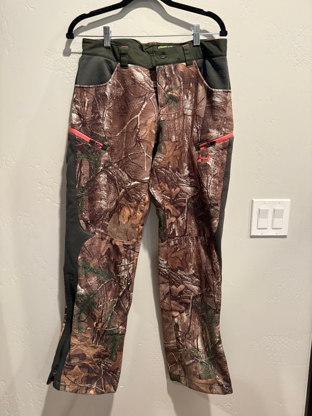 Under Armour Womens Realtree Camo Cargo Pants with Pink Accents